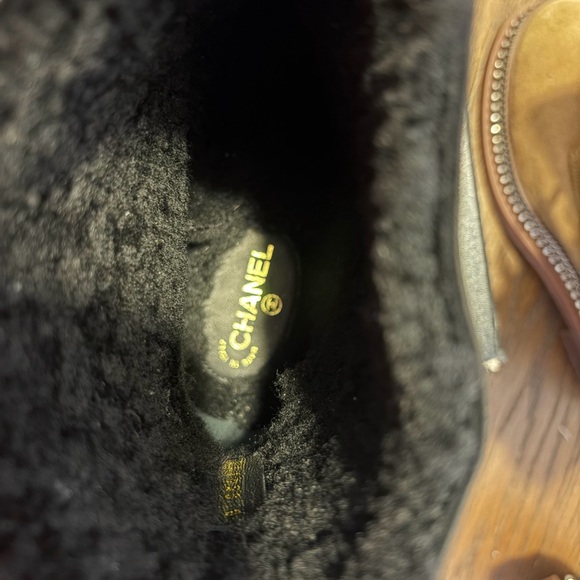 CHANEL Black patent Leather Boots - Picture 6 of 7